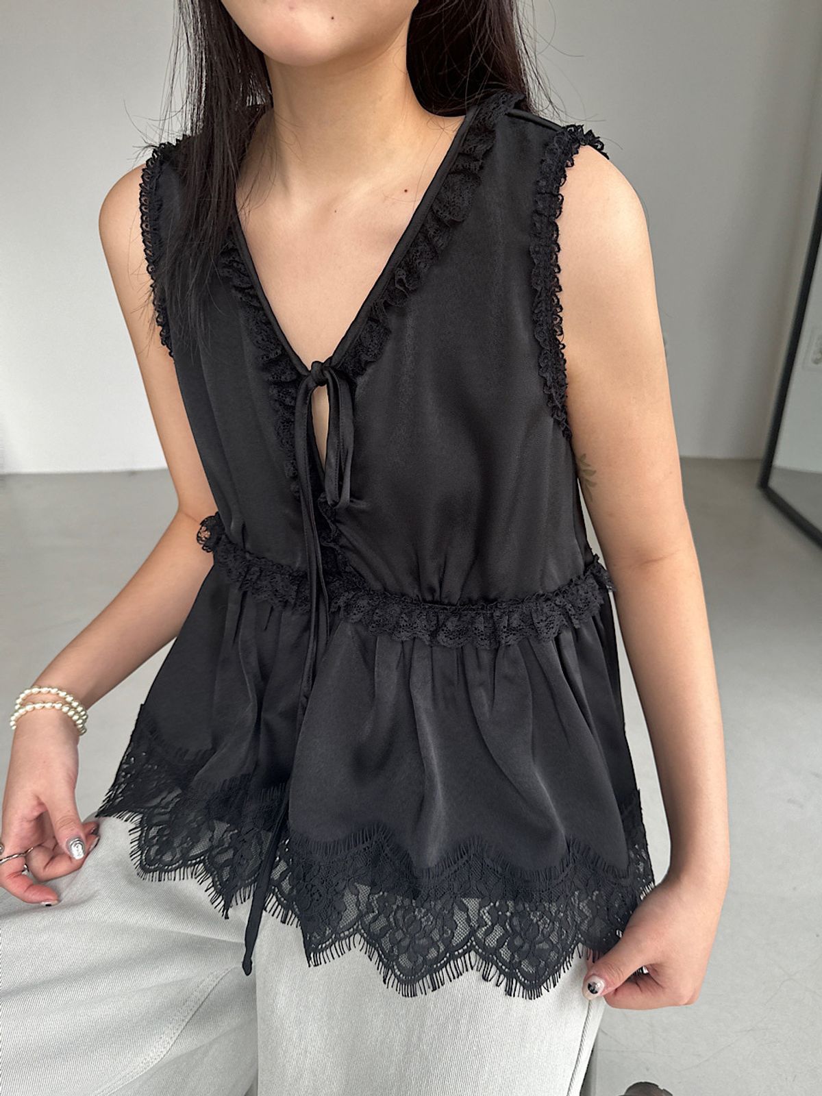 아포엠(APOEM) Lace Slip Blouse (2C)
