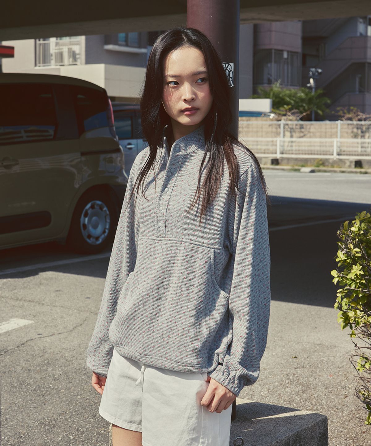 애프터아워즈(AFTERHOURS) FLORAL WAFFLE TOP (MELANGE GREY)