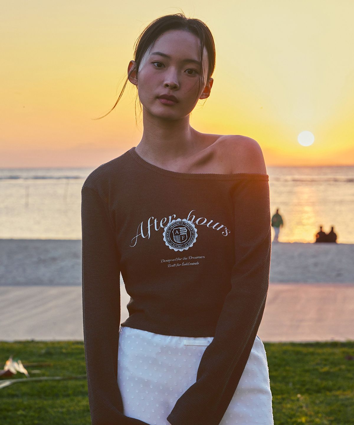 애프터아워즈(AFTERHOURS) GRAPHIC ONE SHOULDER WAFFLE TOP (CHARCOAL)