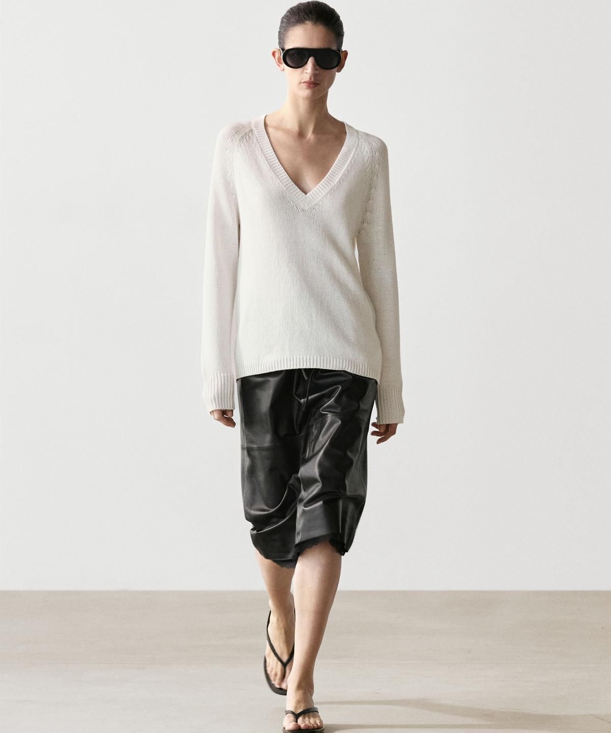 마시모두띠(MASSIMO DUTTI) 코튼 블렌드 브이넥 니트 스웨터