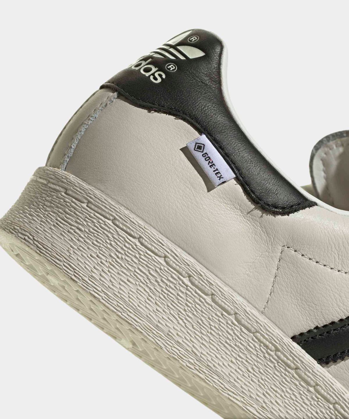 아디다스(ADIDAS) 슈퍼스타 82 고어텍스 - 클라우드화이트:블랙 / KI7820