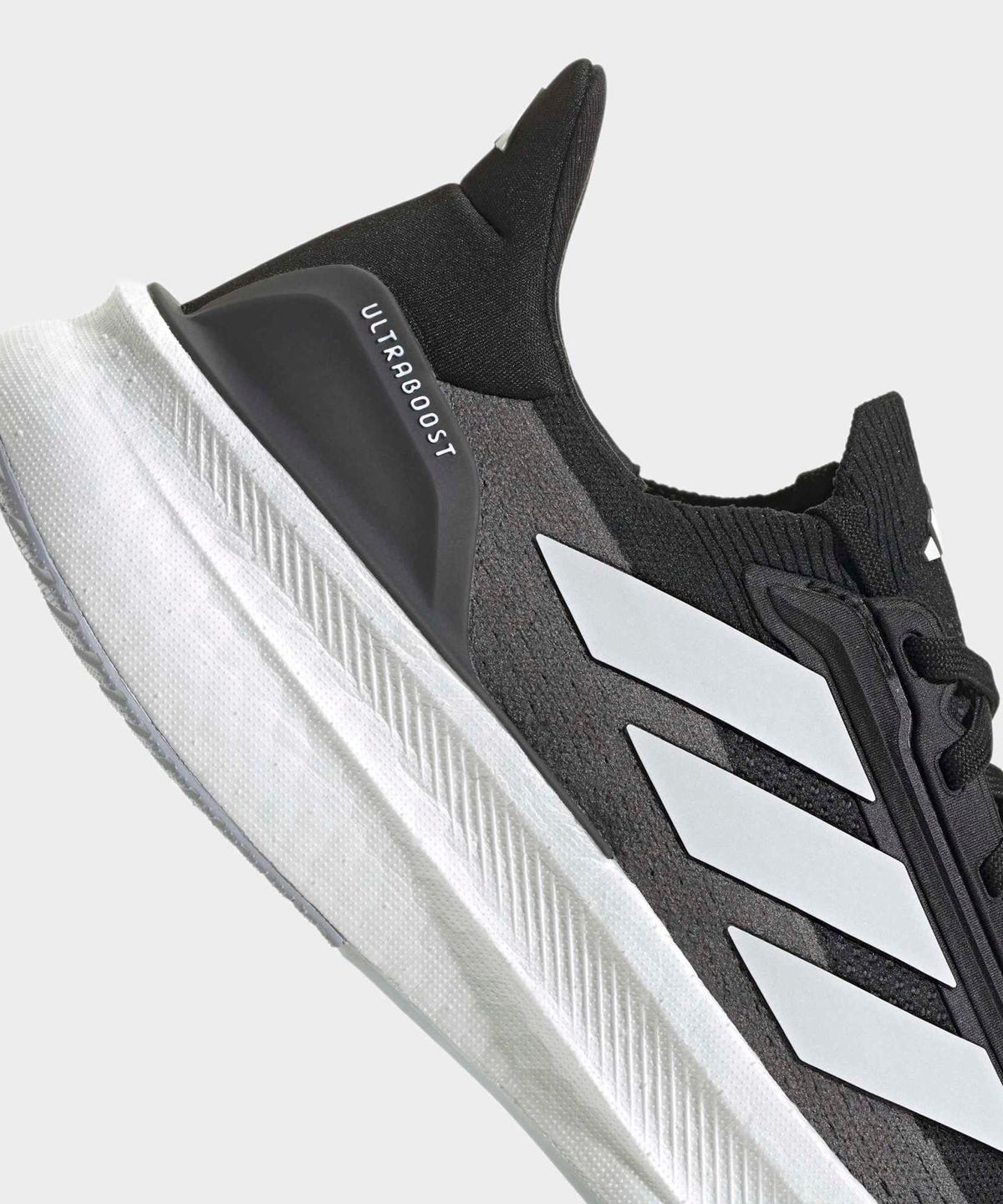 아디다스(ADIDAS) 울트라부스트 5X - 블랙:화이트:카본 / IH3110