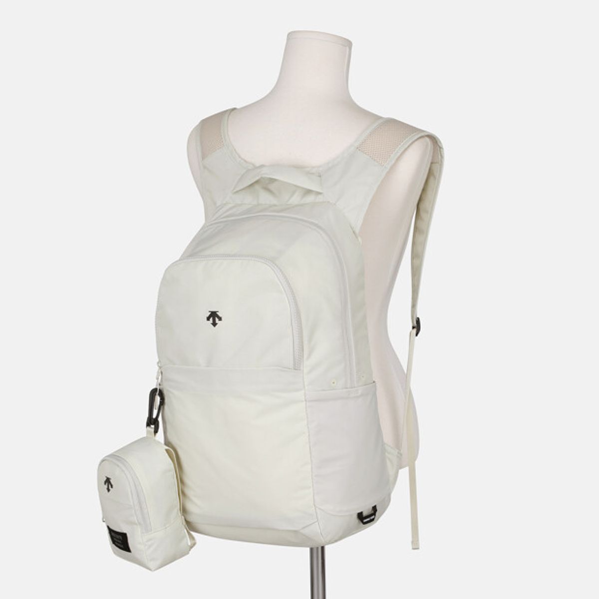 데상트(DESCENTE) 트래블 경량 패커블 백팩 (19L) 아이보리 SR123UBP1A