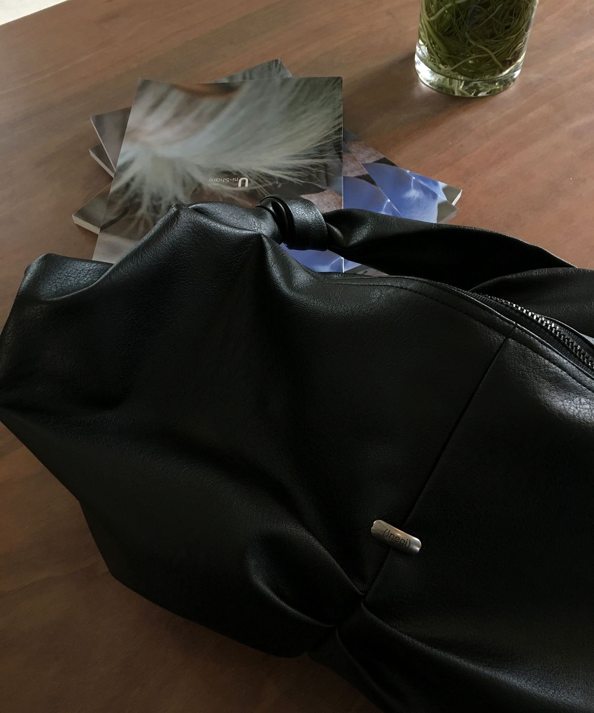 이네기(INEGI) Gathered Hobo Bag (black)