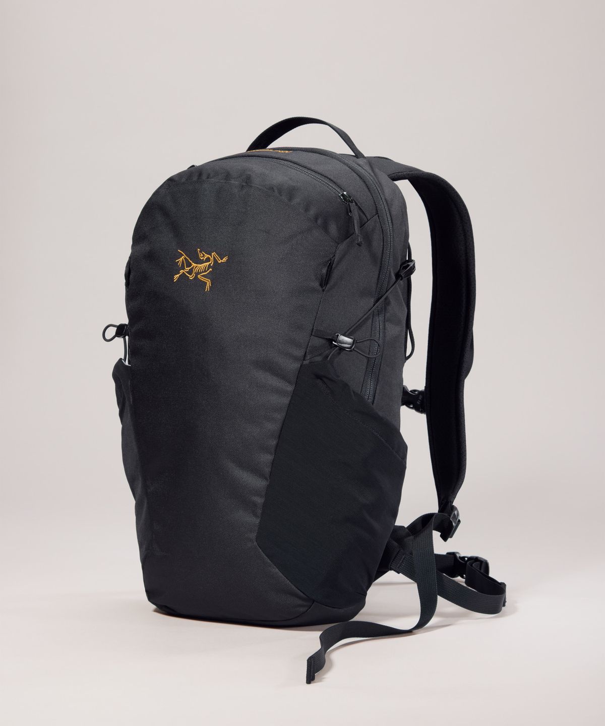 아크테릭스(ARCTERYX) 맨티스 16 백팩 - BLACK / ABQSU10636