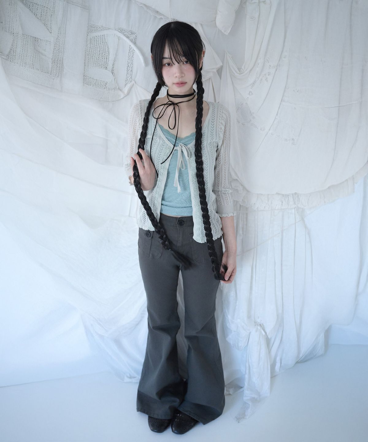 미레코(MIRECO) BUTTON POCKET BOOTCUT PT CHARCOAL