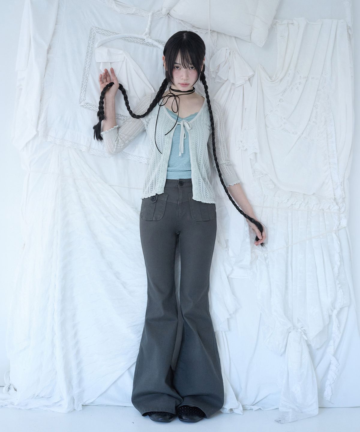 미레코(MIRECO) BUTTON POCKET BOOTCUT PT CHARCOAL