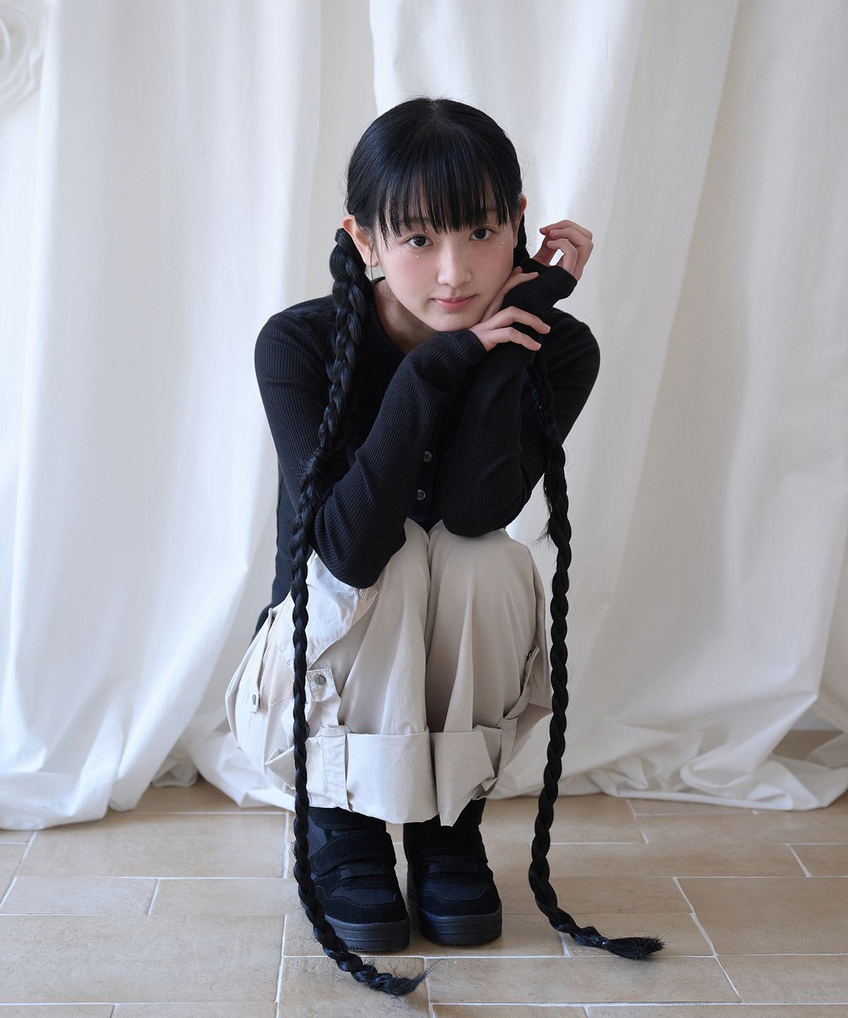 미레코(MIRECO) BUTTON RIBBED CARDIGAN BLACK