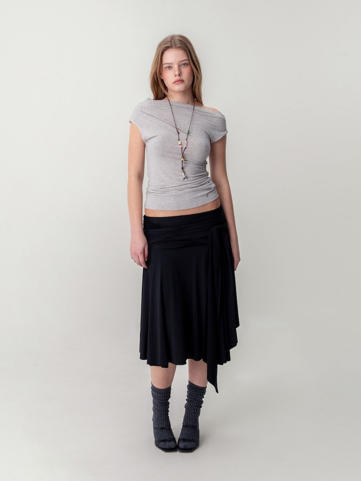 글로니(GLOWNY) DRAPED WAVE SKIRT (BLACK)