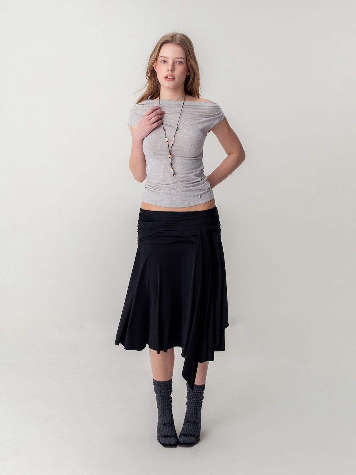 글로니(GLOWNY) DRAPED WAVE SKIRT (BLACK)