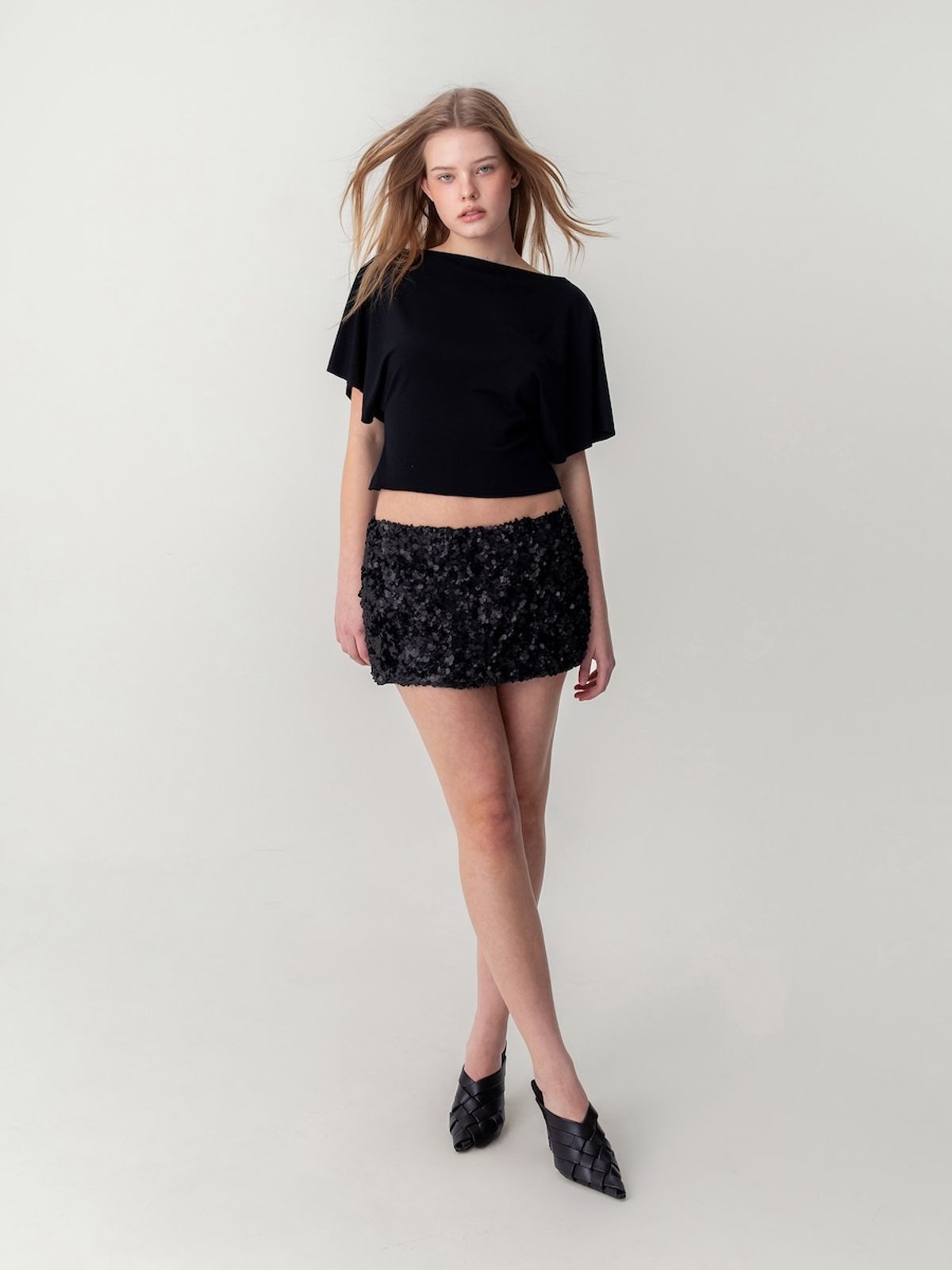글로니(GLOWNY) CORE HALF TEE (BLACK)