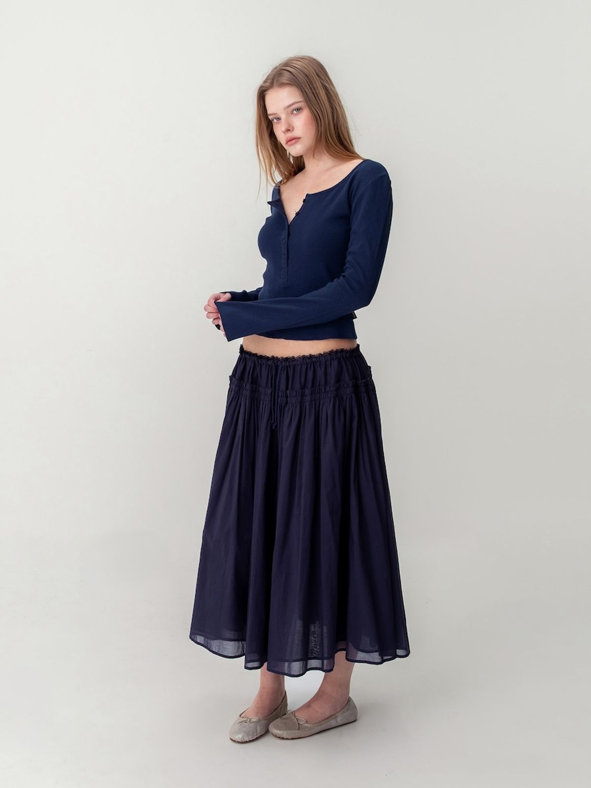 글로니(GLOWNY) HONEY EYELET BUTTON LONG SLEEVE (NAVY)