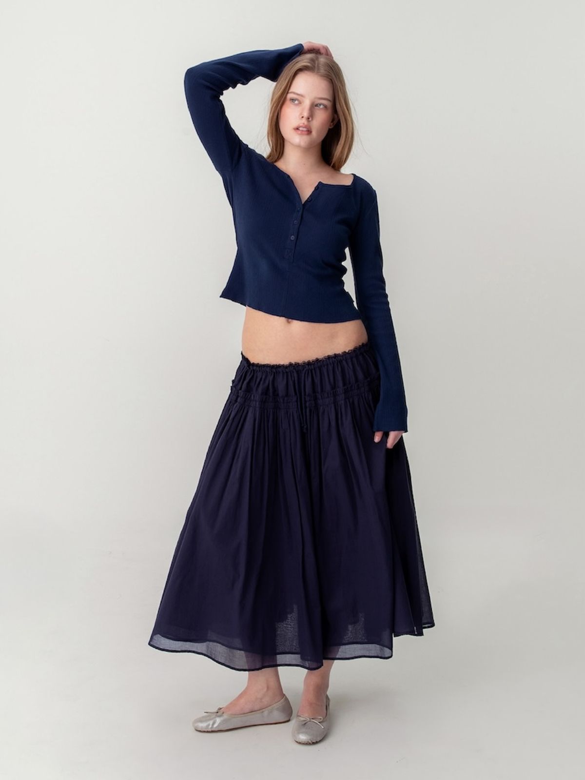 글로니(GLOWNY) HONEY EYELET BUTTON LONG SLEEVE (NAVY)