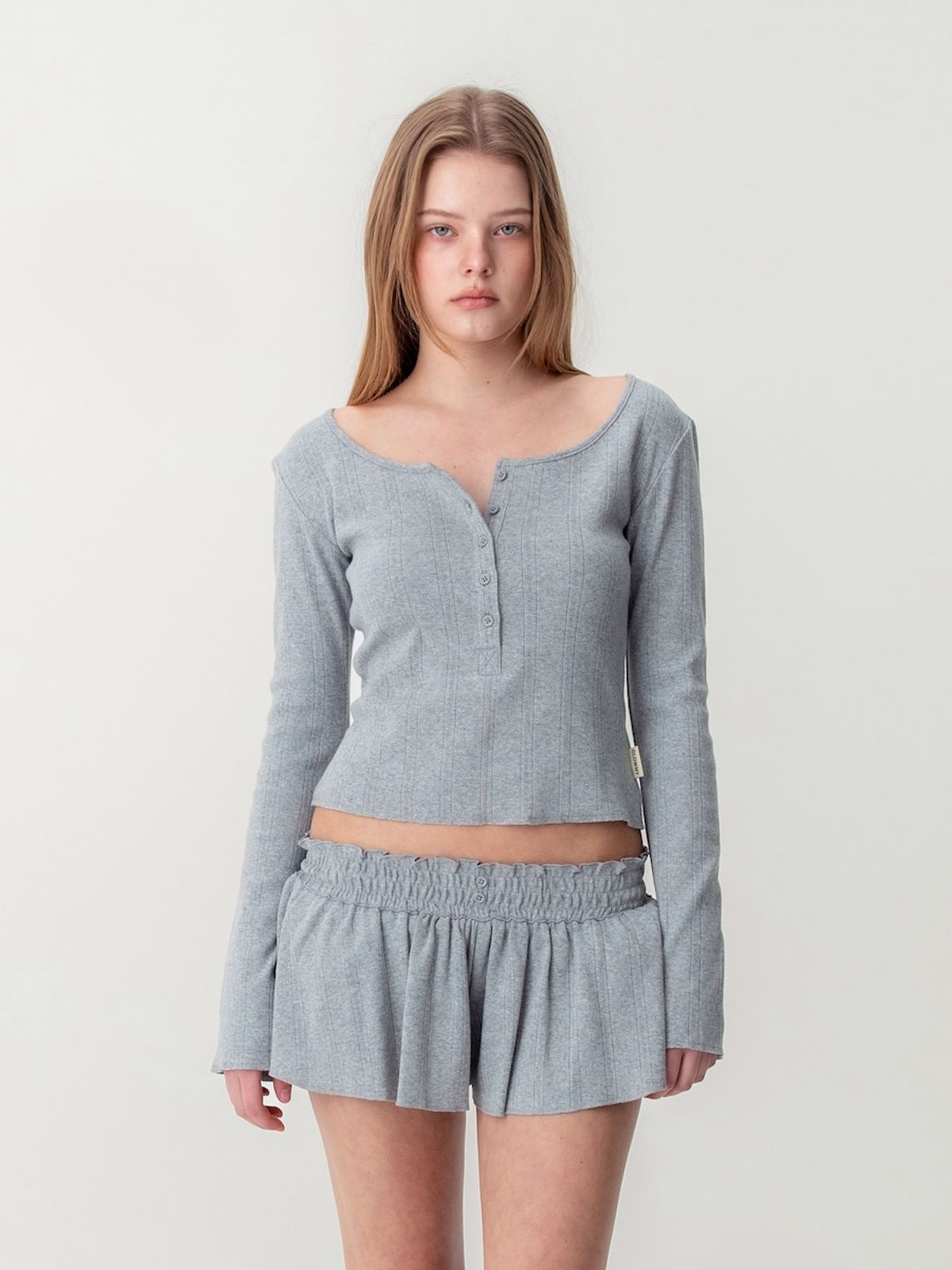 글로니(GLOWNY) HONEY EYELET BUTTON LONG SLEEVE (GRAY)