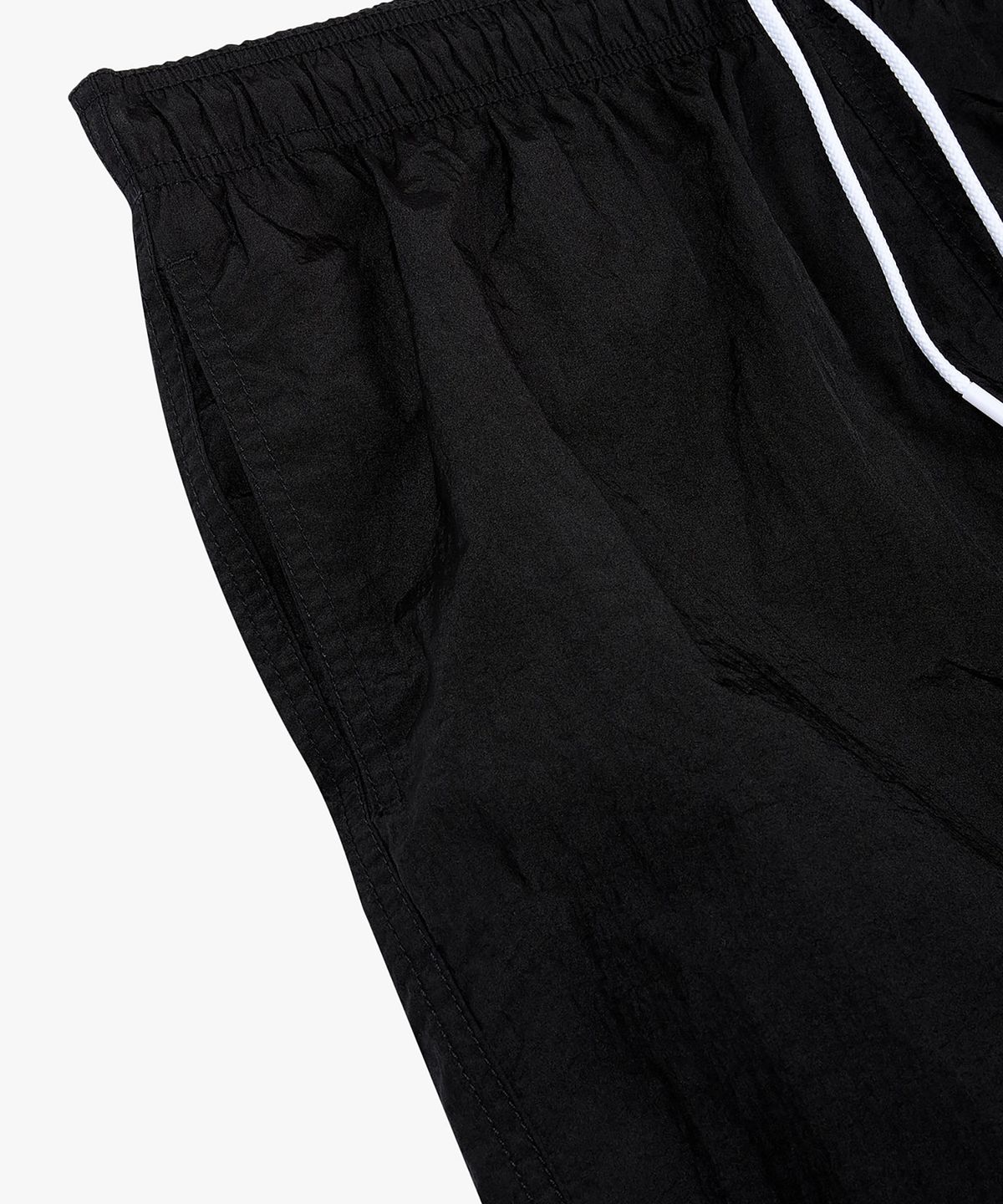 엠포리오 아르마니 언더웨어(EMPORIO ARMANI UNDERWEAR) 남성 스티치 로고 나일론 스윔 쇼츠_블랙 0816121152