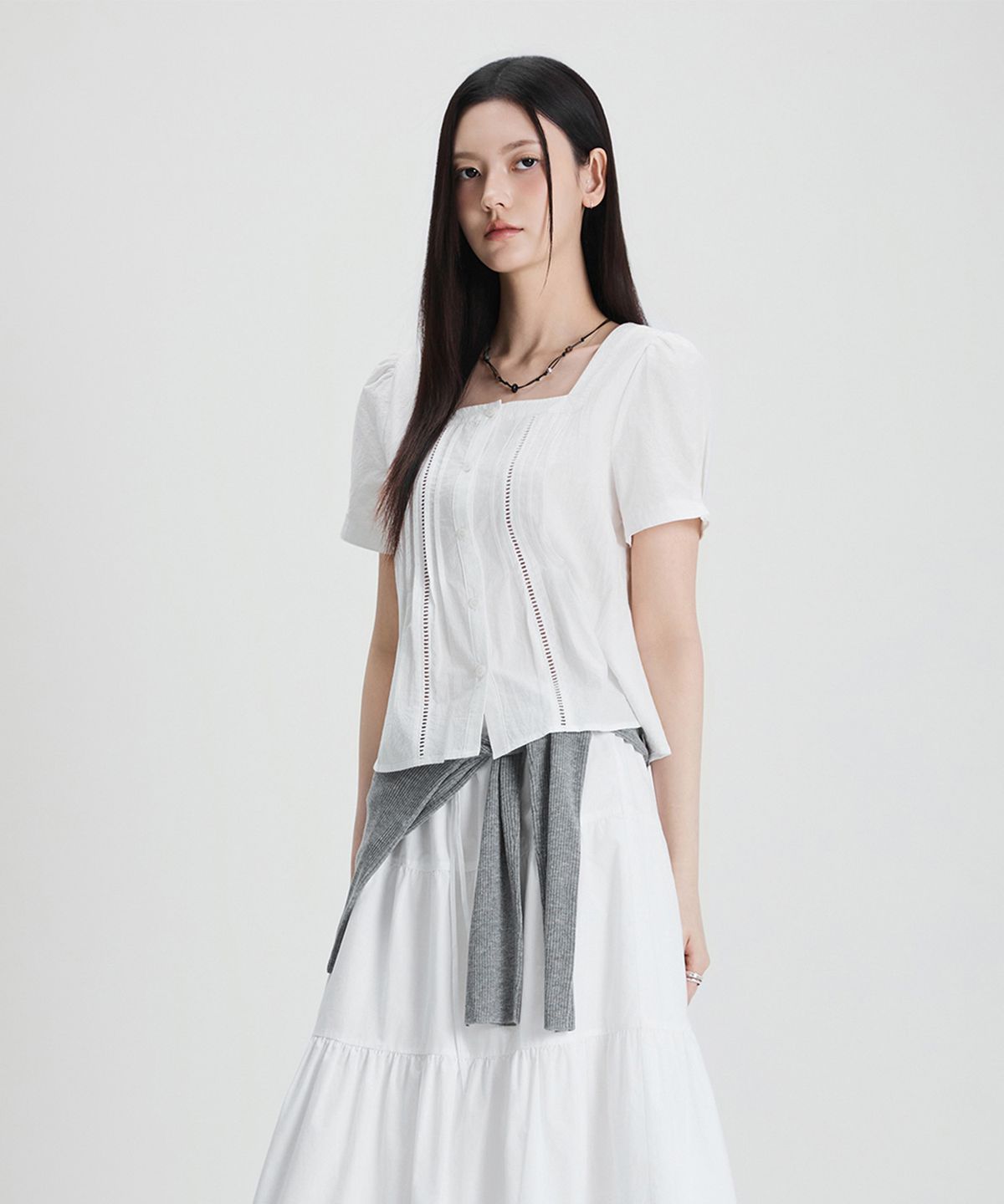 미쏘(MIXXO) 스퀘어넥 핀턱 블라우스
