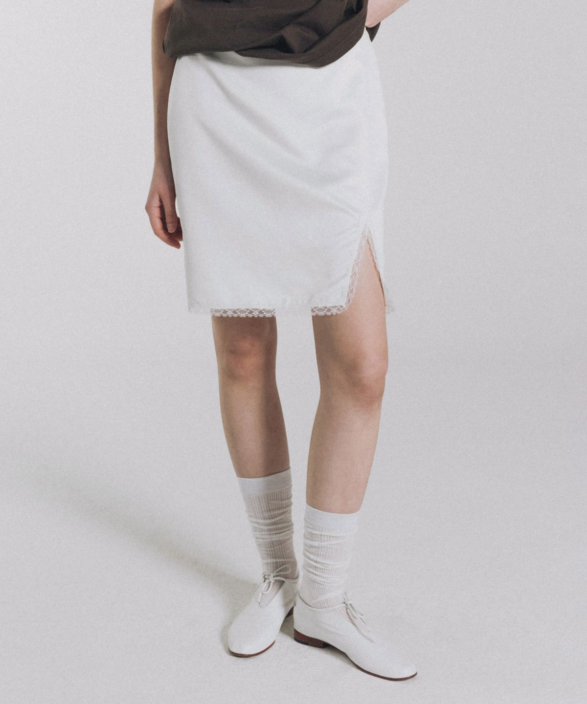 앤니즈(ANDNEEDS) Fleur lace midi skirt (cream)