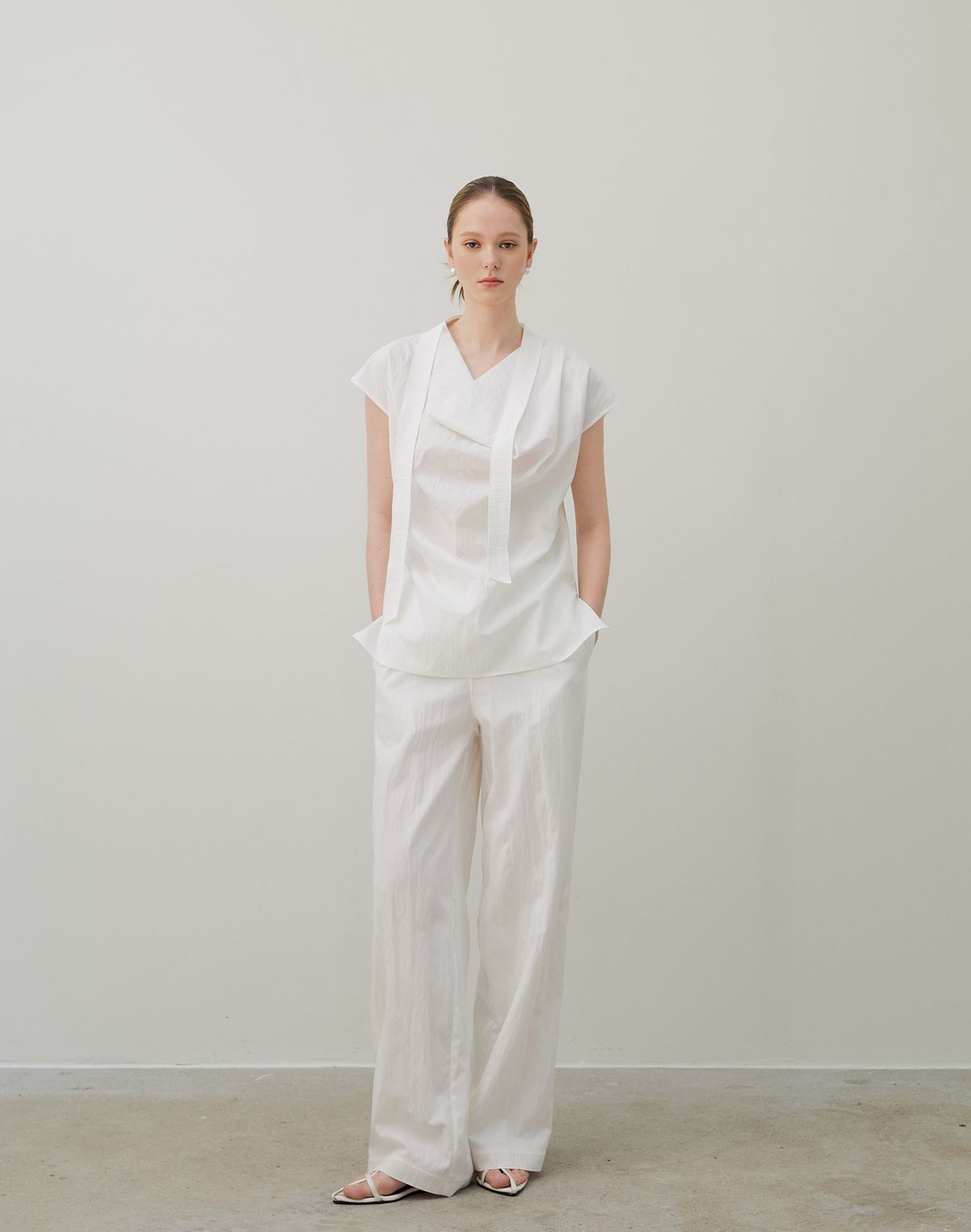 누토프(NUTOFFE) Er Blouse_Ivory