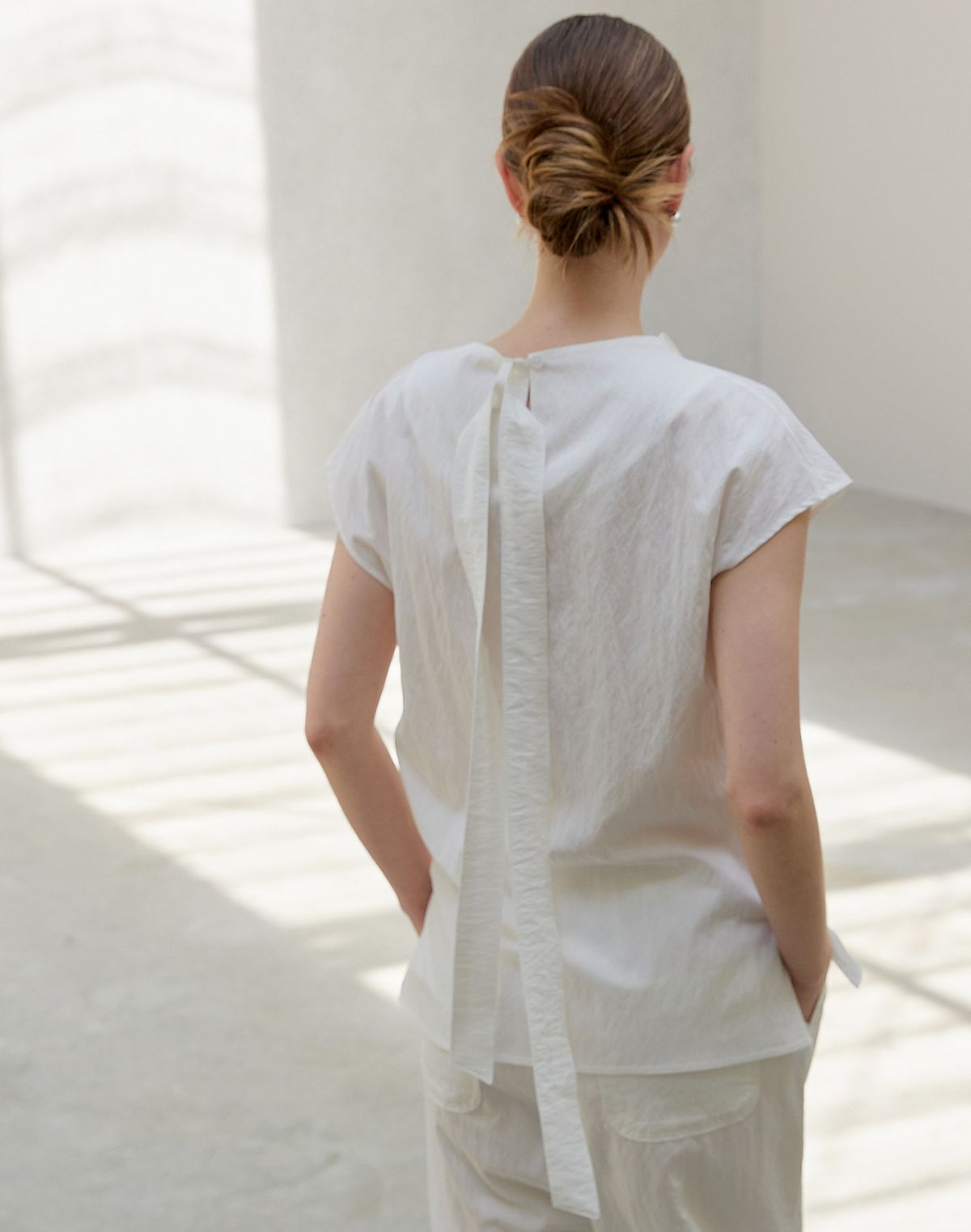 누토프(NUTOFFE) Er Blouse_Ivory