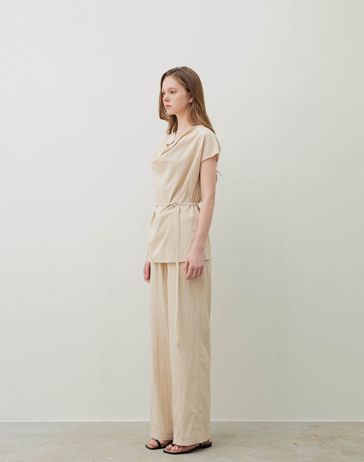 누토프(NUTOFFE) Er Blouse_Beige