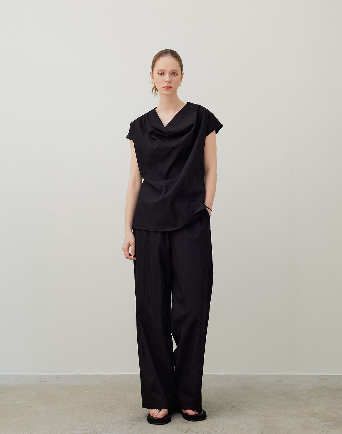 누토프(NUTOFFE) Er Blouse_Black