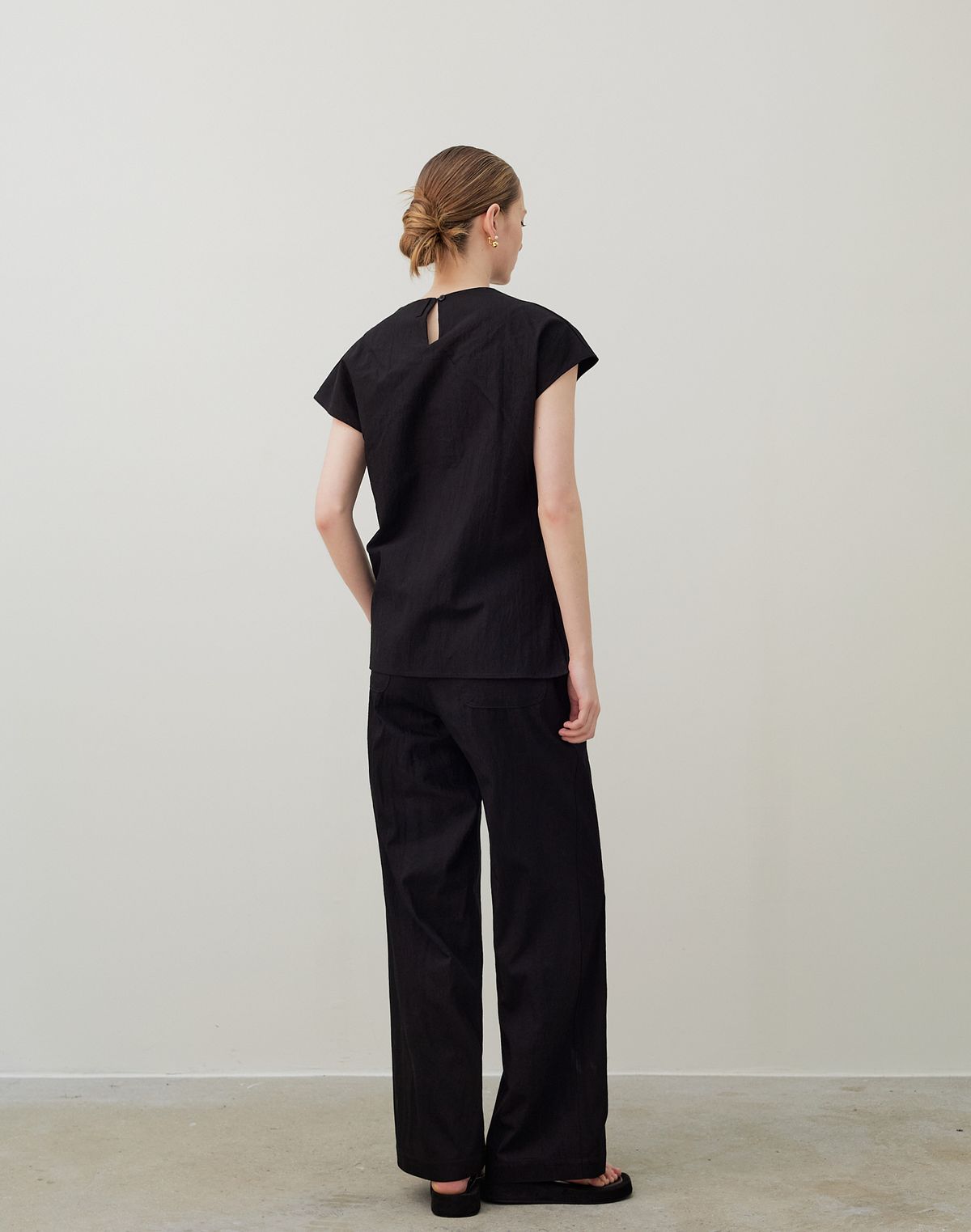 누토프(NUTOFFE) Er Blouse_Black