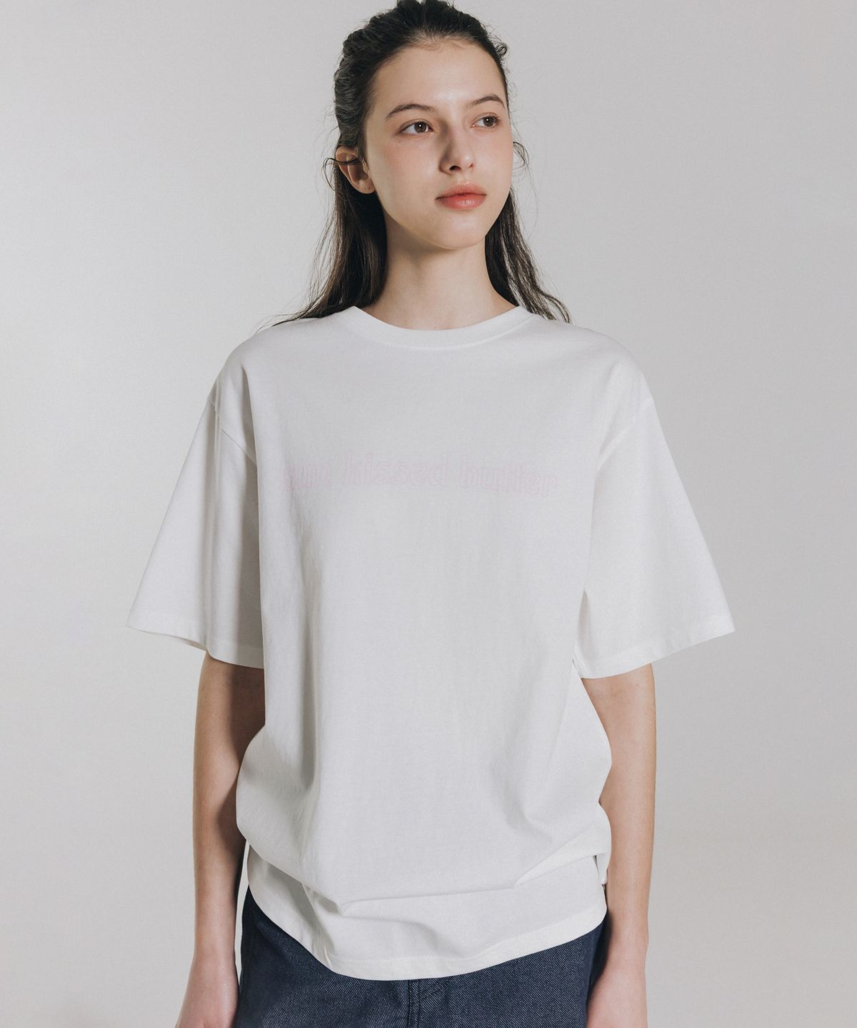 앤니즈(ANDNEEDS) Sun kissed butter half tee (white)