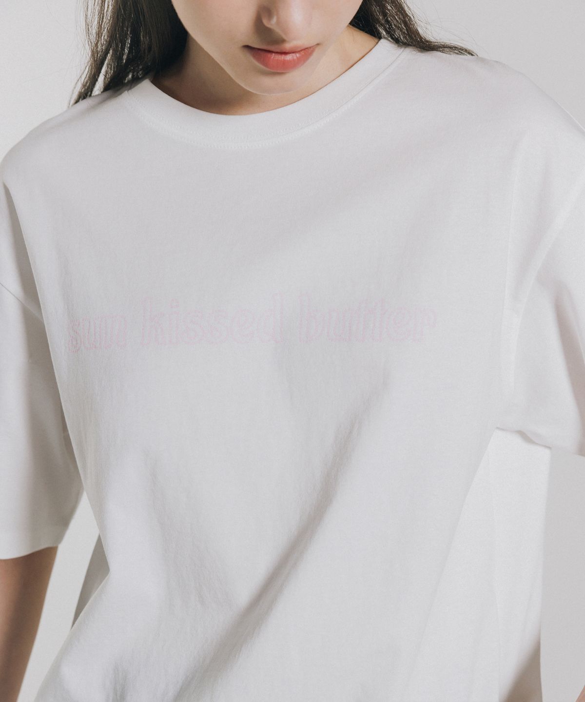 앤니즈(ANDNEEDS) Sun kissed butter half tee (white)