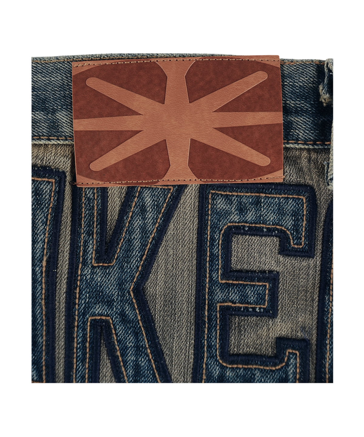 이알티알(ERTR) Arthur Hitchhiker Applique Denim Pants Blue