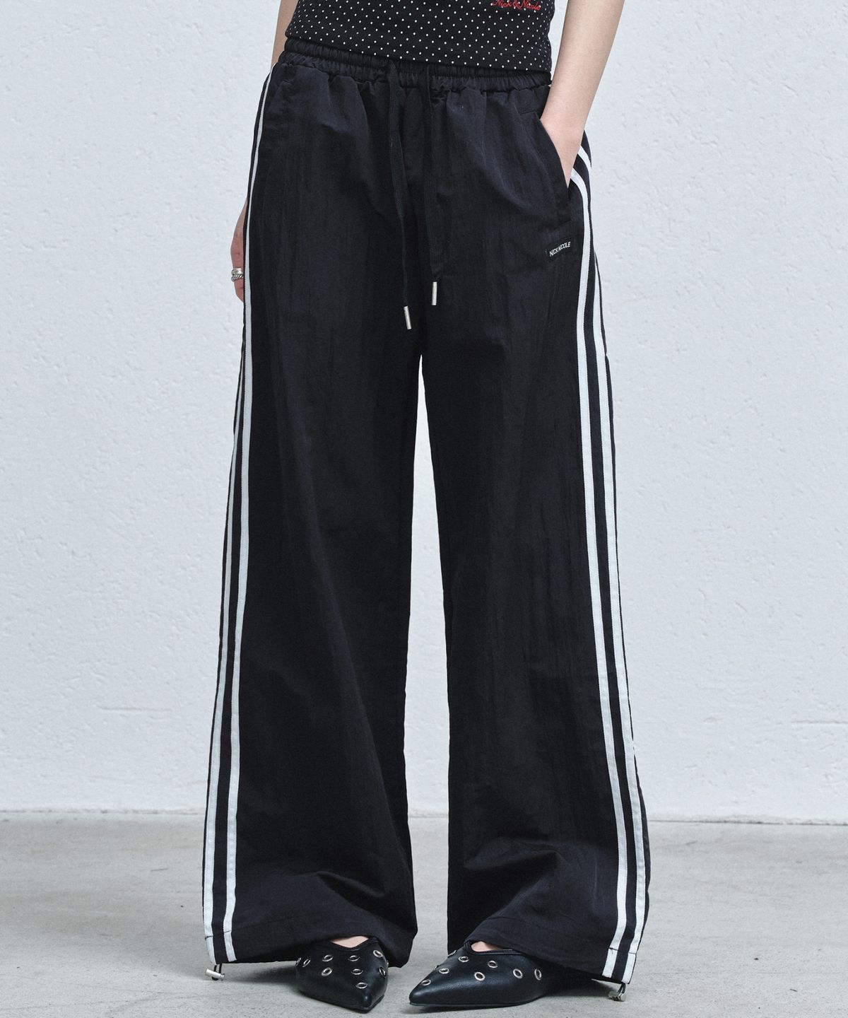 닉앤니콜(NICK&NICOLE) NYLON TRACK PANTS_BLACK