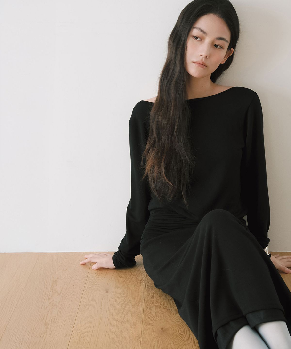 이어닝(YEARNING) LAYERED LOOSE SHIRRING U-NECK TOP, BLACK