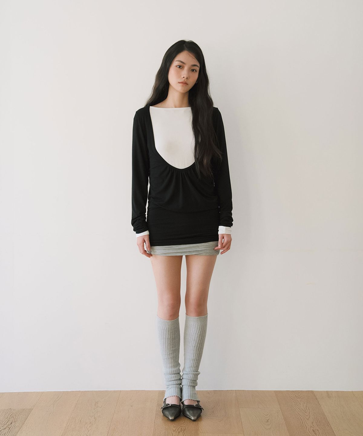 이어닝(YEARNING) LAYERED LOOSE SHIRRING U-NECK TOP, BLACK