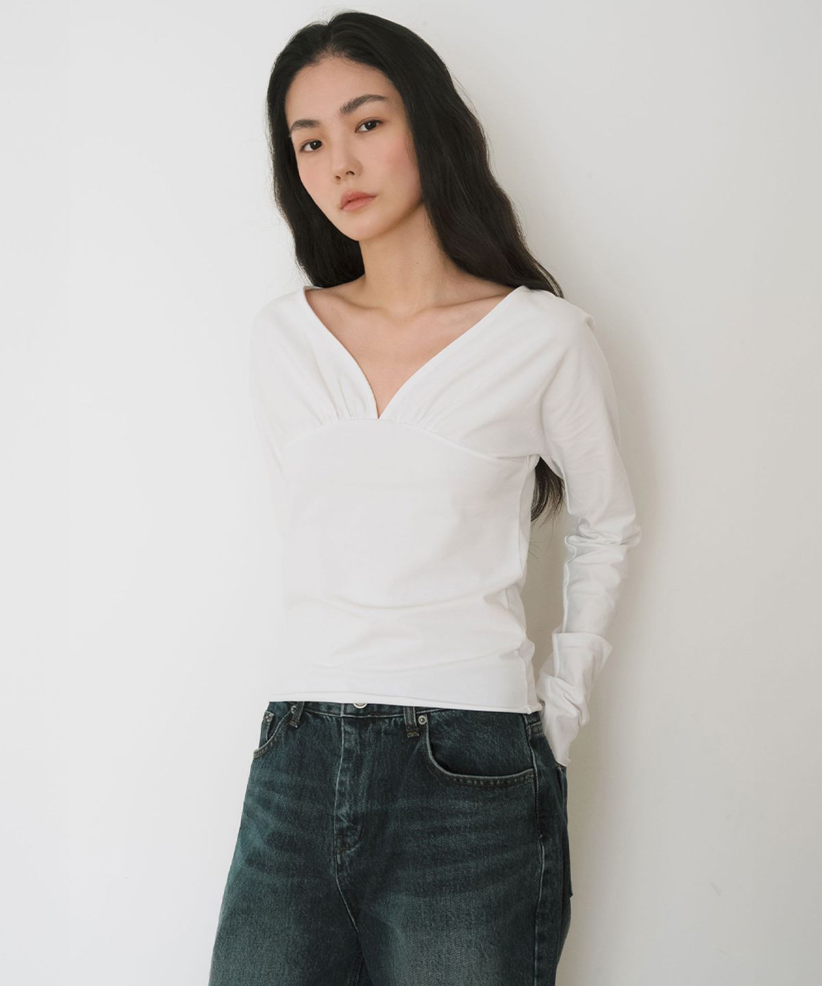 이어닝(YEARNING) FRONTBACK SHIRRING CURVED TOP, IVORY