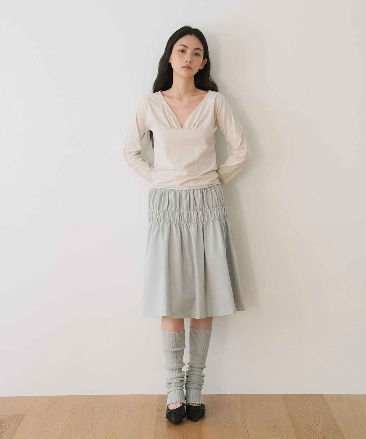 이어닝(YEARNING) FRONTBACK SHIRRING CURVED TOP, ECRU