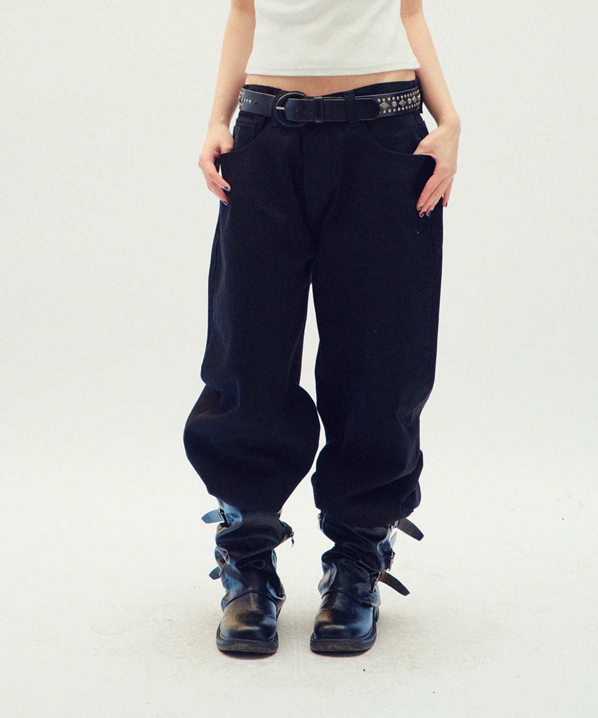 이알티알(ERTR) Vogon Thumbs Up Girl Denim Pants Black