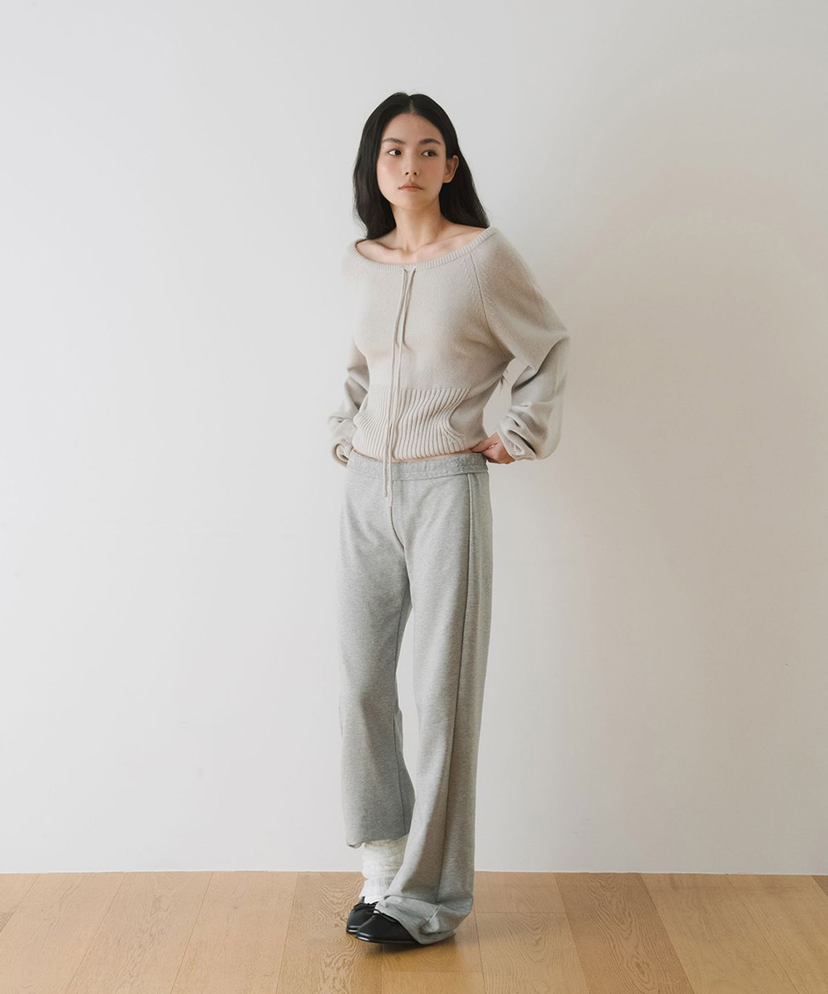 이어닝(YEARNING) STRING OFFSHOULDER POCKET KNIT, LIGHT GREY