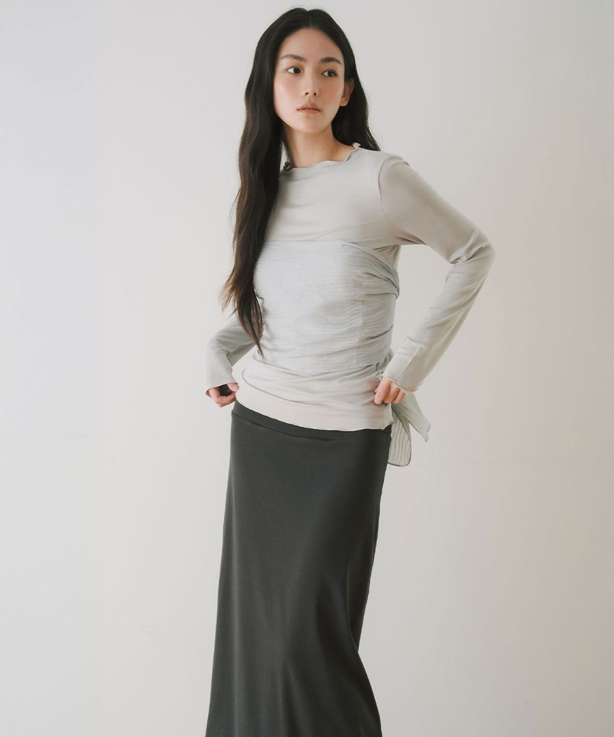 이어닝(YEARNING) DOUBLE LAYERED SHIRRING MAXI SKIRT, CHARCOAL