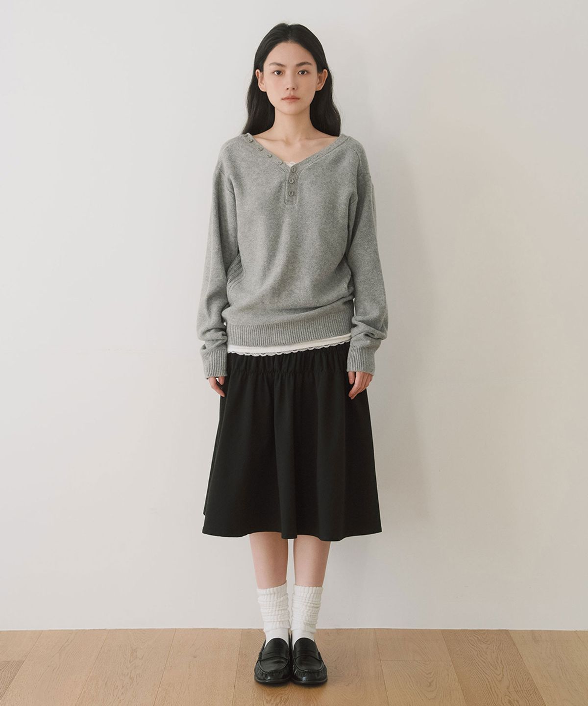이어닝(YEARNING) SHIRRING FLARE MIDI SKIRT, BLACK