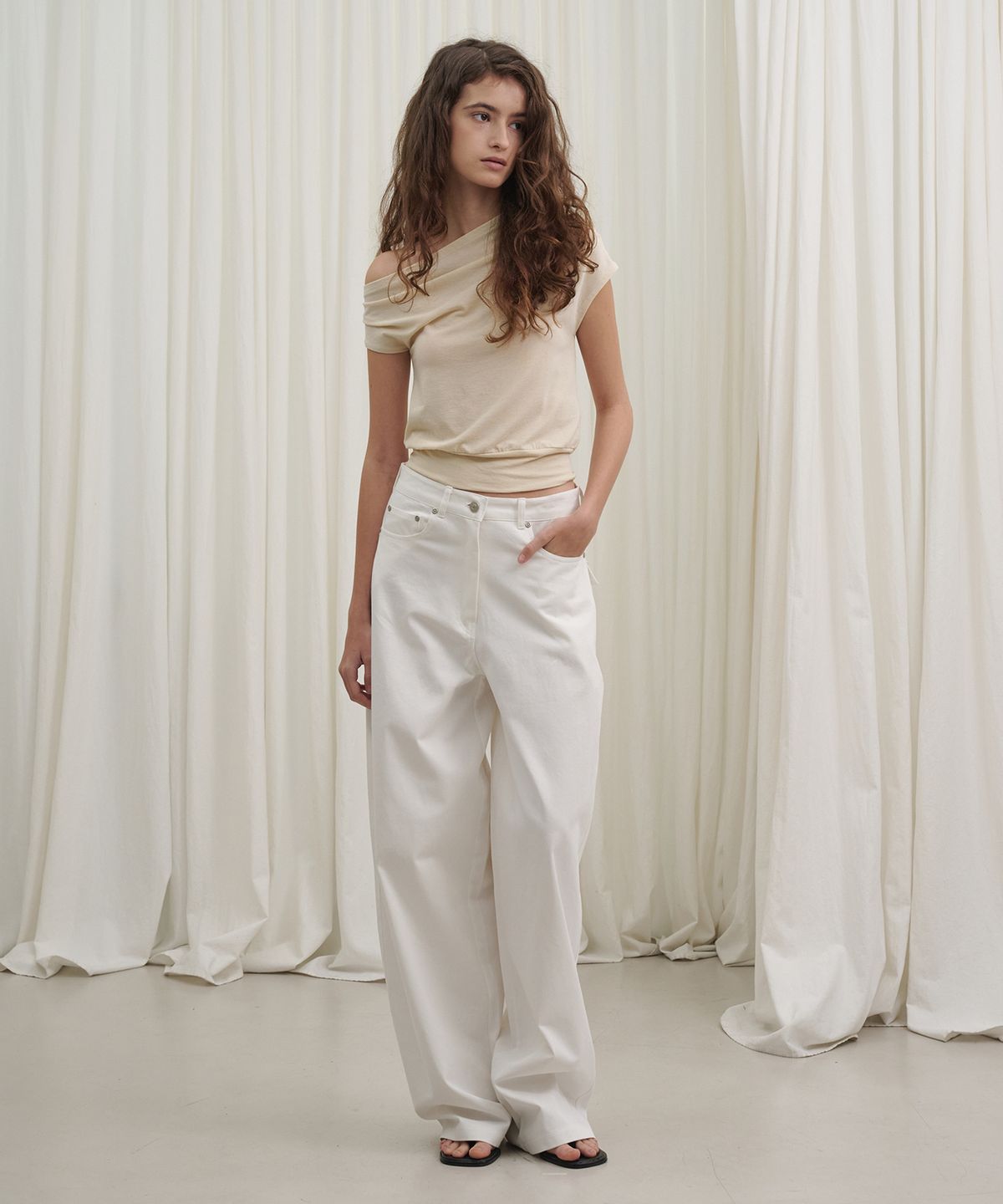 마롯(MARROT) Curved Cotton Pants_White