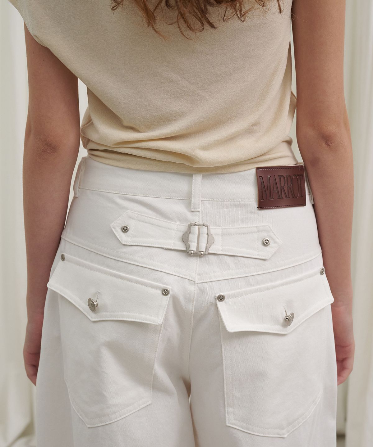 마롯(MARROT) Curved Cotton Pants_White