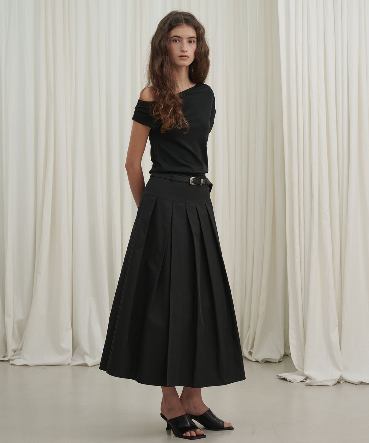 마롯(MARROT) Draped Unbalance T-shirt_Black