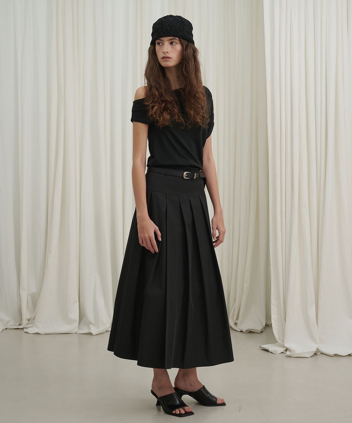 마롯(MARROT) Draped Unbalance T-shirt_Black