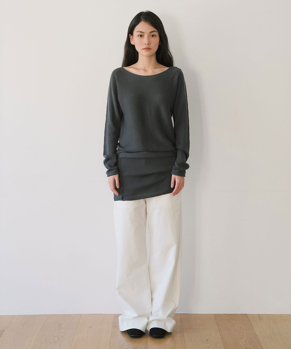 이어닝(YEARNING) SIDE BUTTON CURVED KNIT DRESS, DUST BLUE