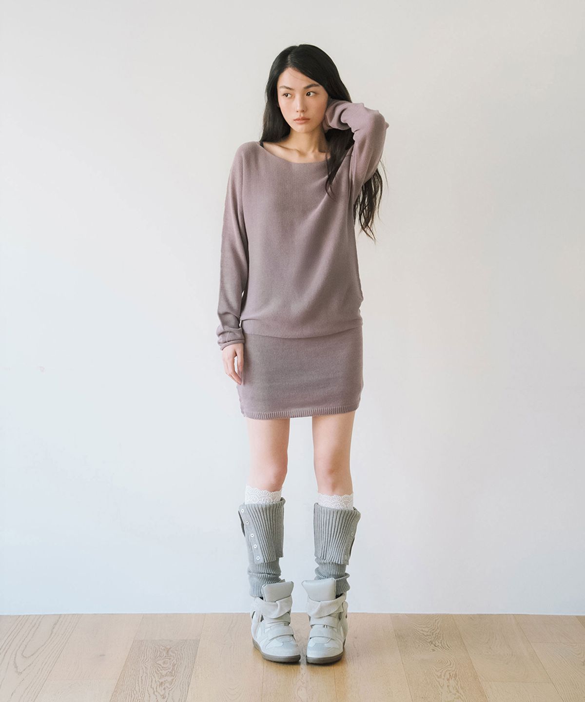 이어닝(YEARNING) SIDE BUTTON CURVED KNIT DRESS, DUST PINK