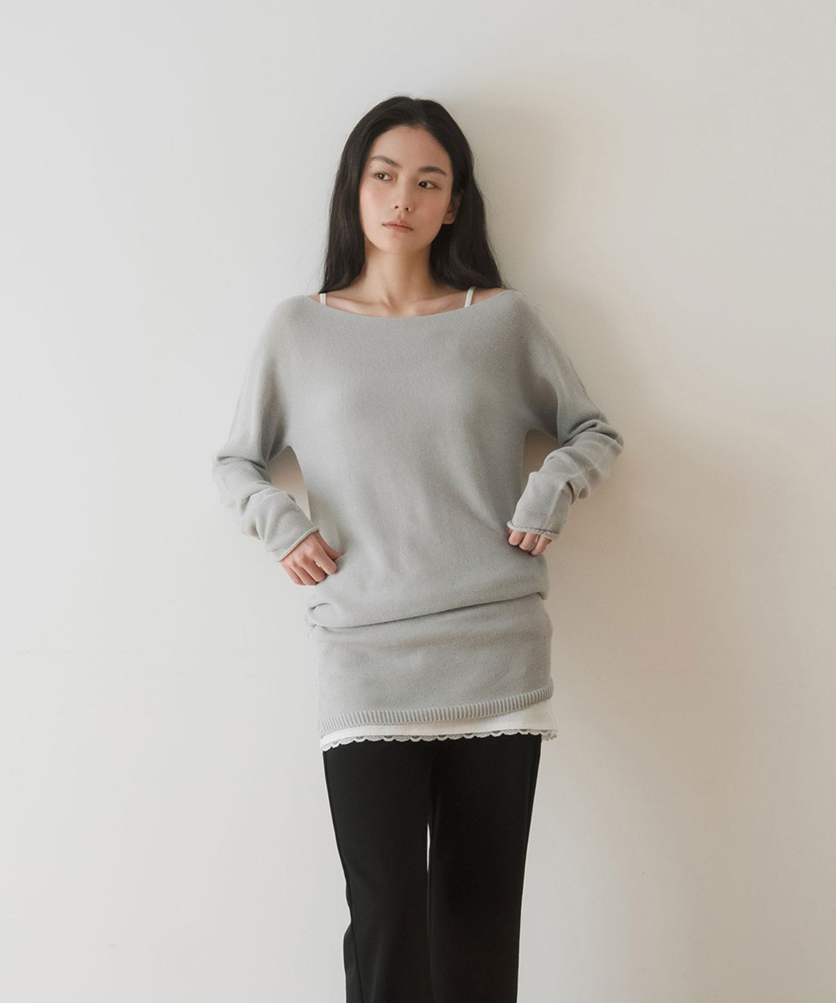 이어닝(YEARNING) SIDE BUTTON CURVED KNIT DRESS, LIGHT GREY