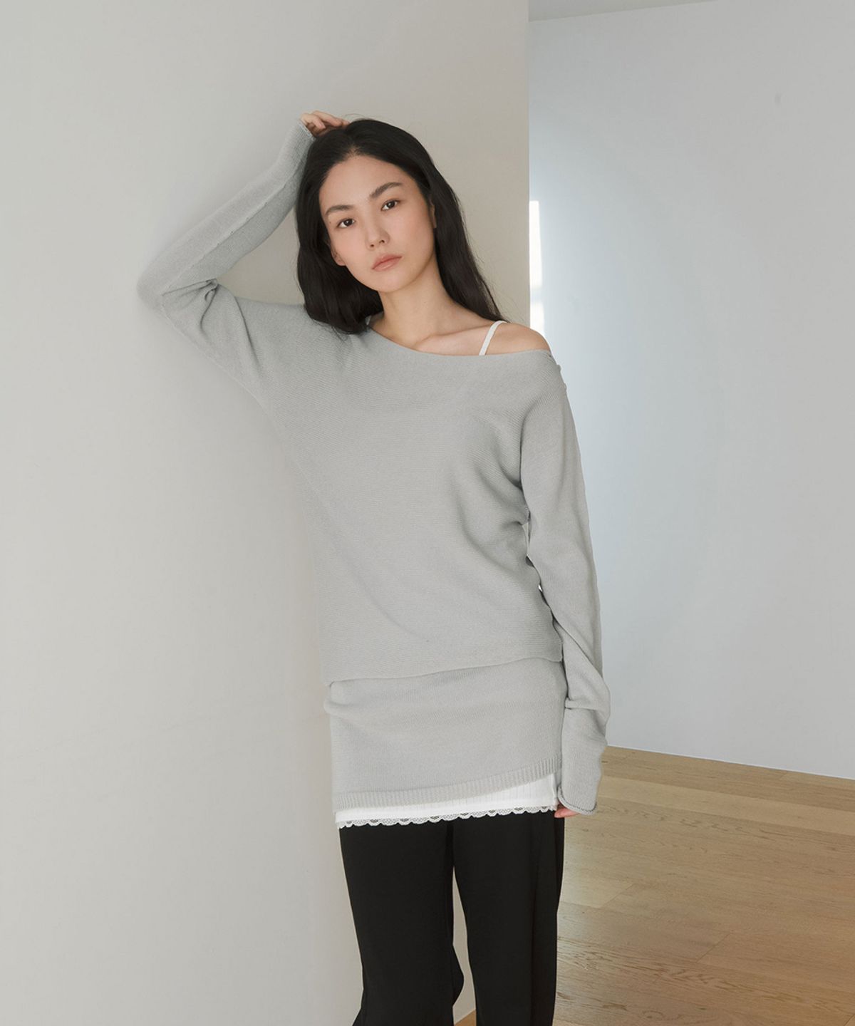 이어닝(YEARNING) SIDE BUTTON CURVED KNIT DRESS, LIGHT GREY