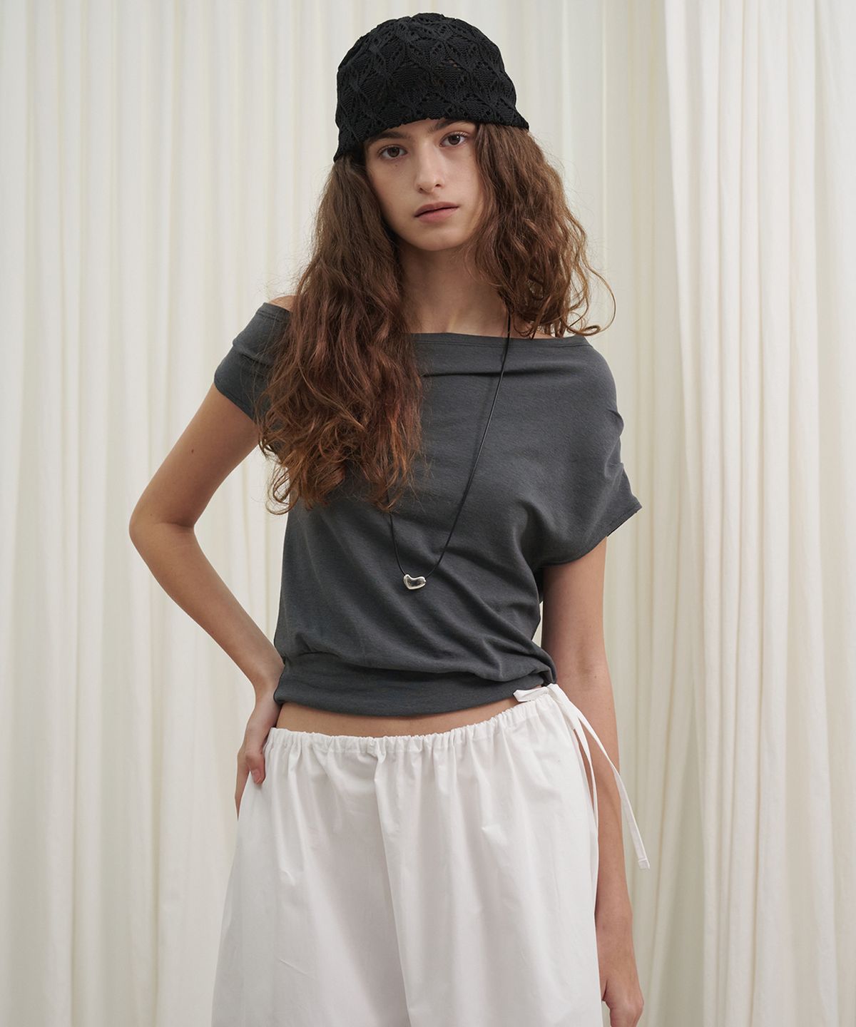 마롯(MARROT) Draped Unbalance T-shirt_Charcoal