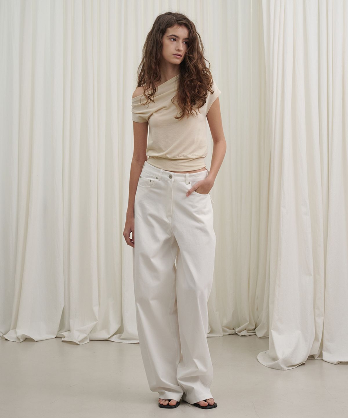 마롯(MARROT) Draped Unbalance T-shirt_Cream Beige