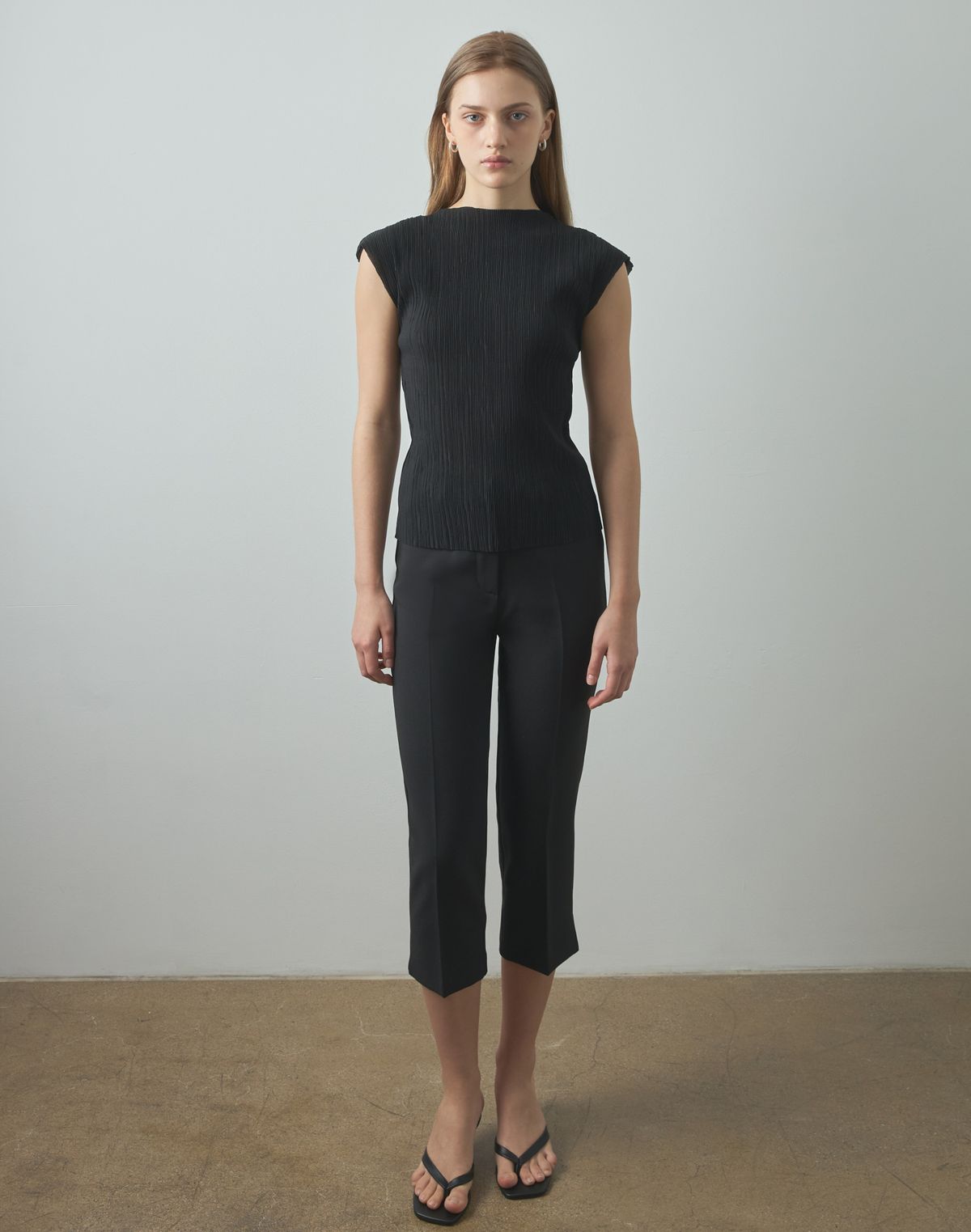 누토프(NUTOFFE) Capri Pants_Black