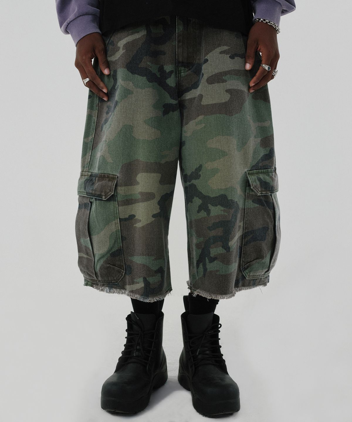스웨이드(SUADE) CAMO CARGO SHORTS [GREEN CAMO]